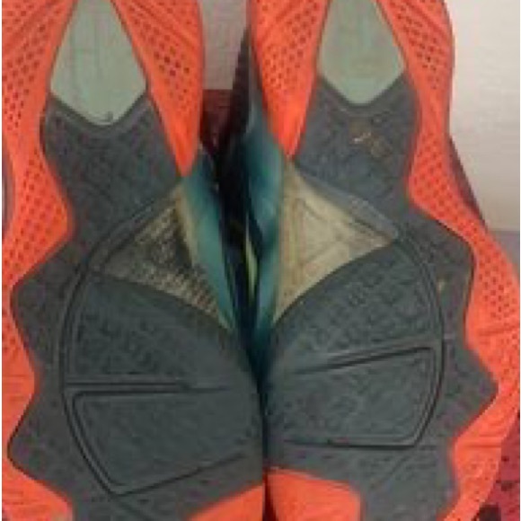 Size 10 lebron 9 - Picture 2 of 4